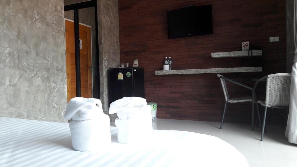 Moment House Hostel *