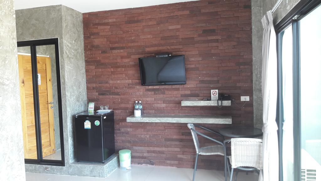Moment House Hostel *